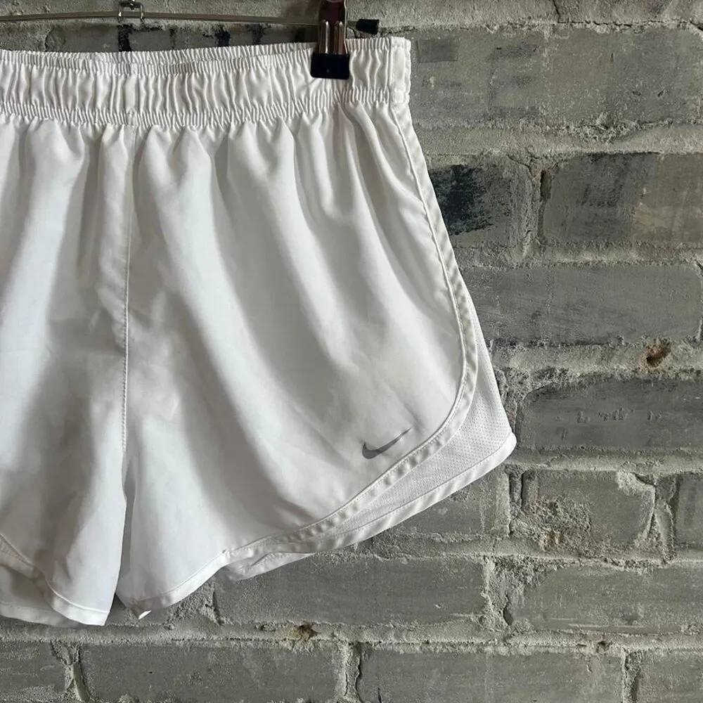 Nike Dri-Fit White Running Shorts Women's Medium Elastic Waist Athletic Shorts